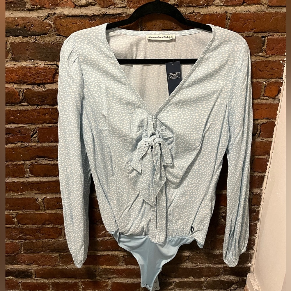 NWT - Abercrombie light blue and white bodysuit - SZ M